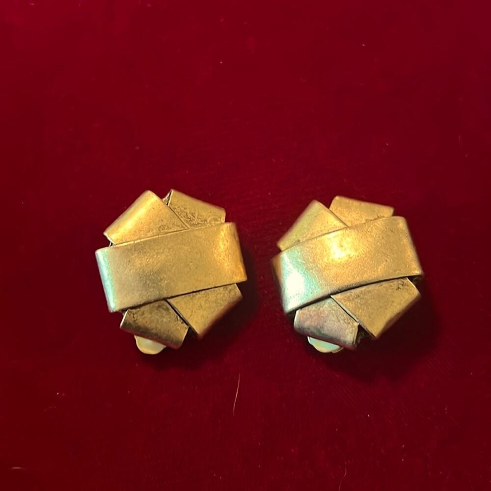 Vintage heavy Clip Earrings